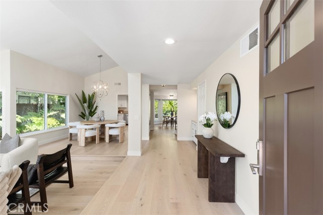 17 Silver Crescent, Irvine CA: https://media.crmls.org/medias/e5e47830-3e64-4b84-89ba-84b09cb5dfdd.jpg