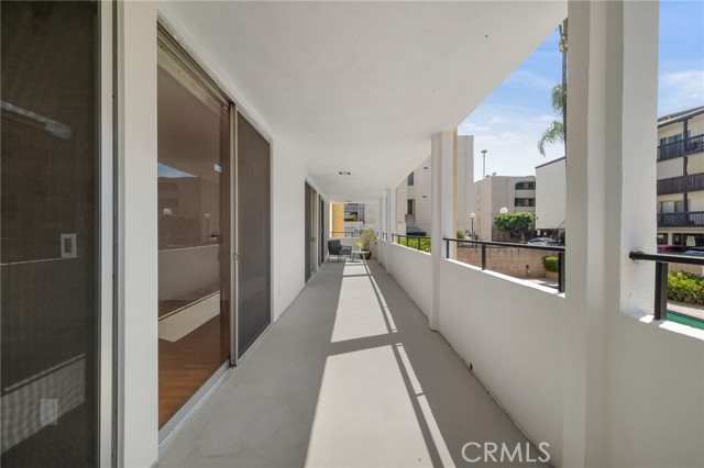 Detail Gallery Image 33 of 42 For 5339 Newcastle Ave #112,  Encino,  CA 91316 - 3 Beds | 2 Baths