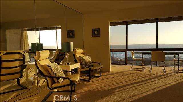 40 Blue Lagoon, Laguna Beach CA: https://media.crmls.org/medias/e5e6a306-6154-4982-b383-db1c67d94494.jpg
