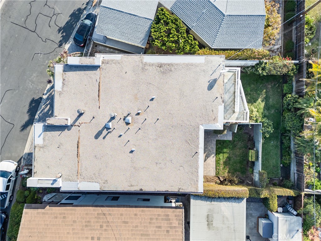 https://media.crmls.org/medias/e5e77298-c581-488f-b025-e7c8b8f51412.jpg?preset=X-Large