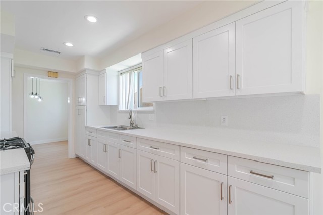 Detail Gallery Image 6 of 21 For 11246 Saticoy St, Sun Valley,  CA 91352 - 3 Beds | 2 Baths