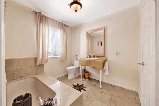 18930 Wells Drive, Tarzana CA: https://media.crmls.org/medias/e5e91e7b-23f0-49d0-8400-fd96a70766e0.jpg