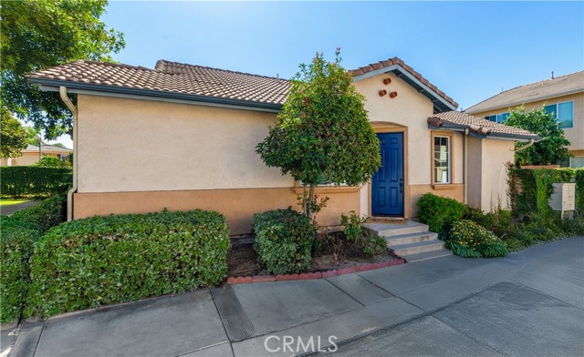 Detail Gallery Image 2 of 25 For 4422 Lakeview Ct, Riverside,  CA 92505 - 2 Beds | 2 Baths