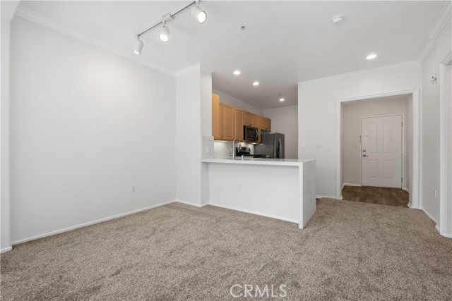 2426 Watermarke Pl, Irvine CA: https://media.crmls.org/medias/e5e9673a-3974-4897-84b2-6083fbbd39de.jpg
