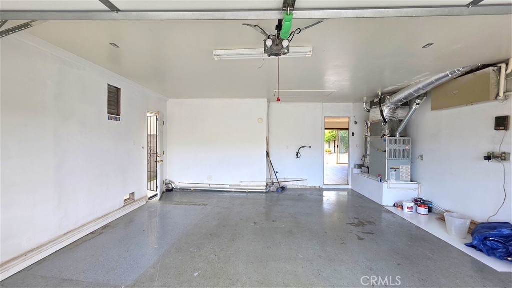 https://media.crmls.org/medias/e5e9e36c-9fa0-44e1-8787-0c268b554a6c.jpg?preset=X-Large