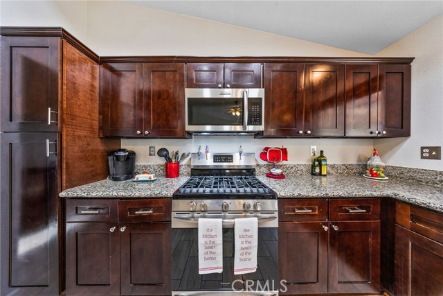 Detail Gallery Image 7 of 15 For 15705 Navaja Cir, Moreno Valley,  CA 92551 - 4 Beds | 2 Baths