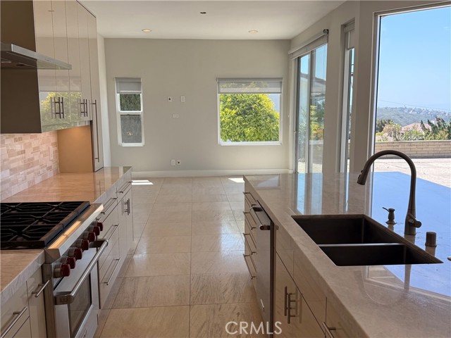 2615 Temple Hills Drive, Laguna Beach CA: https://media.crmls.org/medias/e5eacdb9-039b-4331-ba0e-b60abb58fe5a.jpg