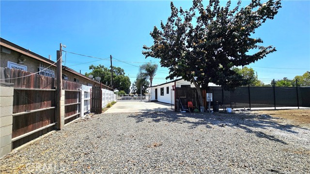 1163 E Mission Boulevard, Pomona CA: https://media.crmls.org/medias/e5eb089e-abbb-4d3a-95c1-7c41116c8a2e.jpg