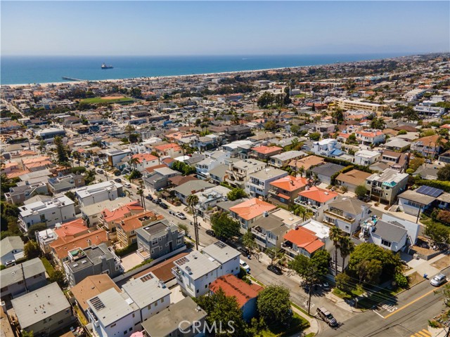 1075 7th Street, Hermosa Beach, California 90254, 3 Bedrooms Bedrooms, ,2 BathroomsBathrooms,Residential,Sold,7th,PV21166971