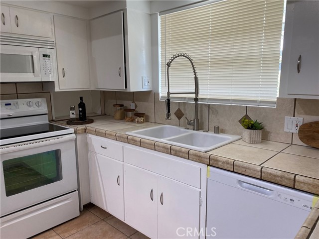 Detail Gallery Image 15 of 35 For 54858 Martinez Trl, Yucca Valley,  CA 92284 - 2 Beds | 2 Baths