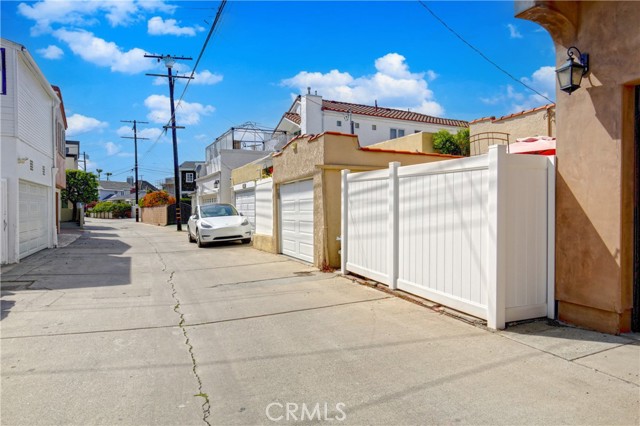 Wide alley, yard has vinyl fencing