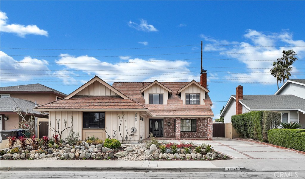 20621 Suburbia Lane, Huntington Beach, CA 92646