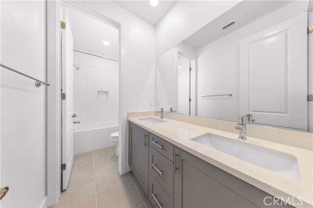 129 Great Park Blvd, Irvine CA: https://media.crmls.org/medias/e5ed5539-bc0f-41da-8651-a9d5423b4c85.jpg