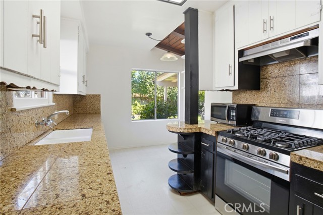 Detail Gallery Image 15 of 38 For 13421 Barbara Ann St, North Hollywood,  CA 91605 - 3 Beds | 2 Baths