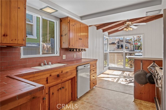 429 1st Street, Manhattan Beach, California 90266, 5 Bedrooms Bedrooms, ,1 BathroomBathrooms,Residential,Sold,1st,PV24022554