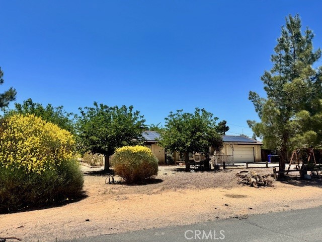 14122 Pawnee Road, Apple Valley CA: https://media.crmls.org/medias/e5ef9953-96ba-40cc-abde-de7f8fdec549.jpg