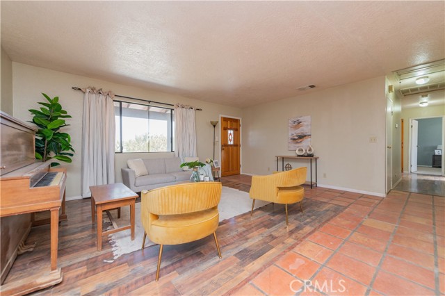 1181 Barkley Ranch Road, Pinon Hills CA: https://media.crmls.org/medias/e5efa64c-d6ec-4b7d-925d-4b66c031a8a2.jpg