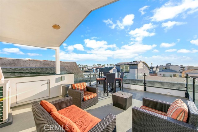 417 E Bay, Newport Beach CA: https://media.crmls.org/medias/e5efbb3c-00e6-4be4-b215-278f98da4ef4.jpg