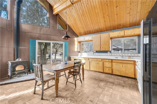 Detail Gallery Image 4 of 9 For 1104 Wendy, Big Bear City,  CA 92314 - 3 Beds | 1 Baths