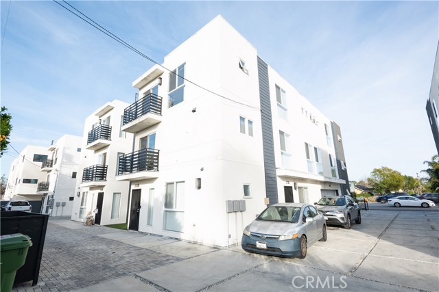 2725 S La Brea Avenue, Los Angeles CA: https://media.crmls.org/medias/e5f06e67-7e41-4a0b-a142-5af0f28a1405.jpg