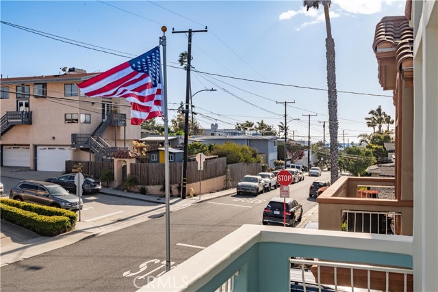 1217 7th Place, Hermosa Beach, California 90254, 3 Bedrooms Bedrooms, ,3 BathroomsBathrooms,Residential,Sold,7th,SB23055864