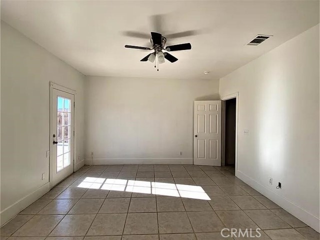 7666 Poppy Boulevard, California City CA: https://media.crmls.org/medias/e5f136b7-0ac4-4f72-b231-cbddaf5b94b3.jpg