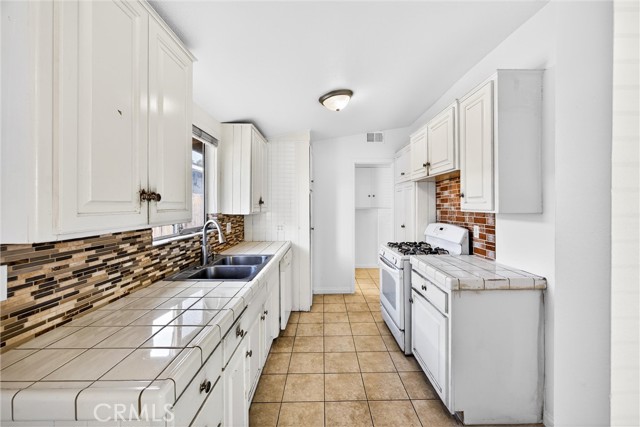 Detail Gallery Image 16 of 39 For 1813 W Westmont Dr, Anaheim,  CA 92801 - 3 Beds | 1/1 Baths