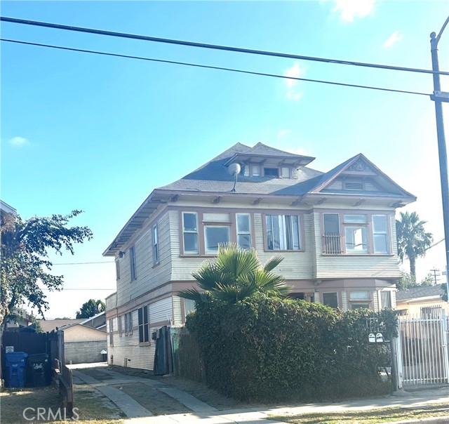 146 E 45th Street, Los Angeles CA: https://media.crmls.org/medias/e5f23057-f0bf-4211-ad53-8237cfc8fab9.jpg