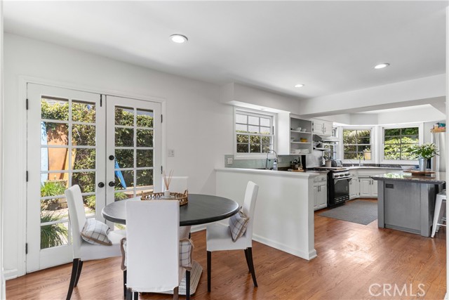 1733 Bayou Way, Seal Beach CA: https://media.crmls.org/medias/e5f250d3-45c6-4cec-9ead-7cdb975c81d8.jpg