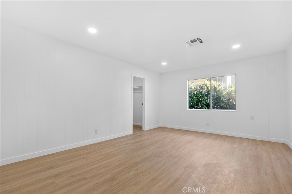 MLS #OC25240033 image #33