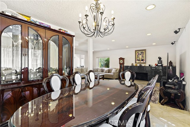 1438 Hillside Drive, Glendale CA: https://media.crmls.org/medias/e5f2f183-0ee5-4916-aec1-e0207f9f3748.jpg