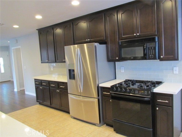 Detail Gallery Image 6 of 13 For 18004 Martha St, Encino,  CA 91316 - 3 Beds | 3 Baths