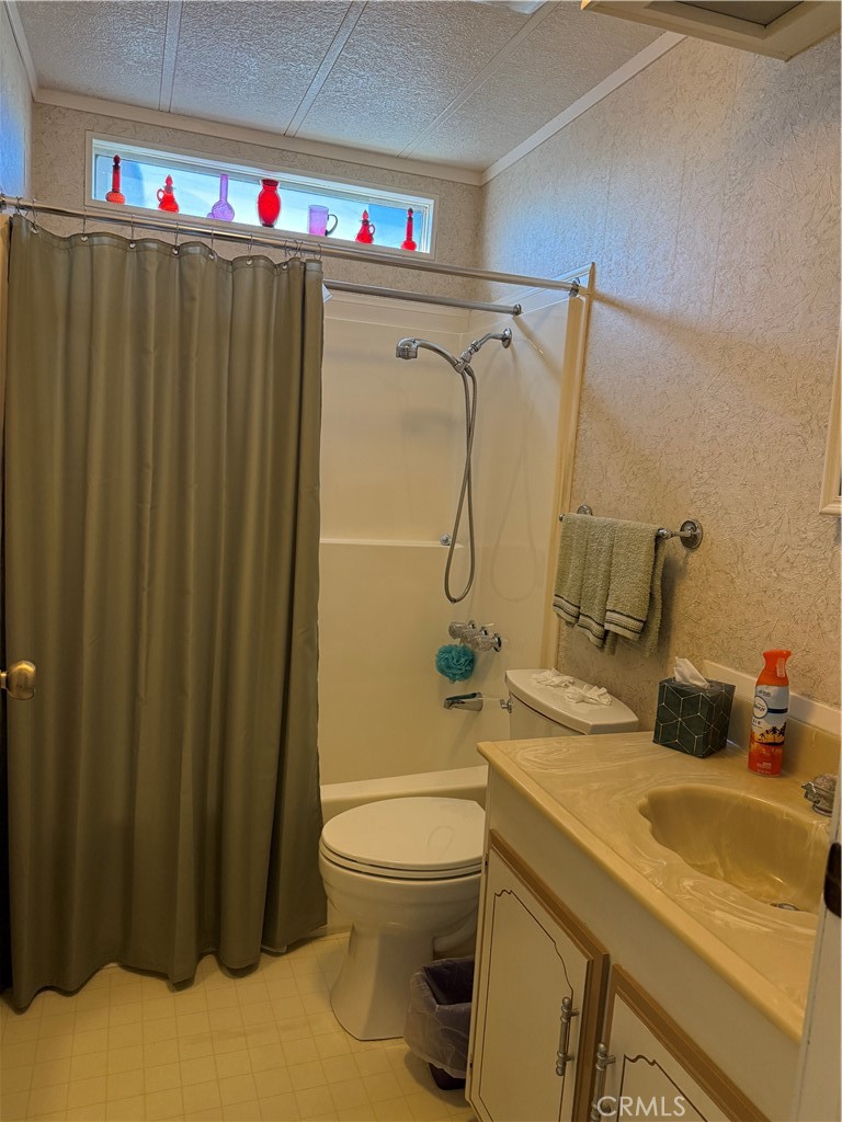 https://media.crmls.org/medias/e5f372d0-e64d-4f25-835e-574942fca668.jpg?preset=X-Large