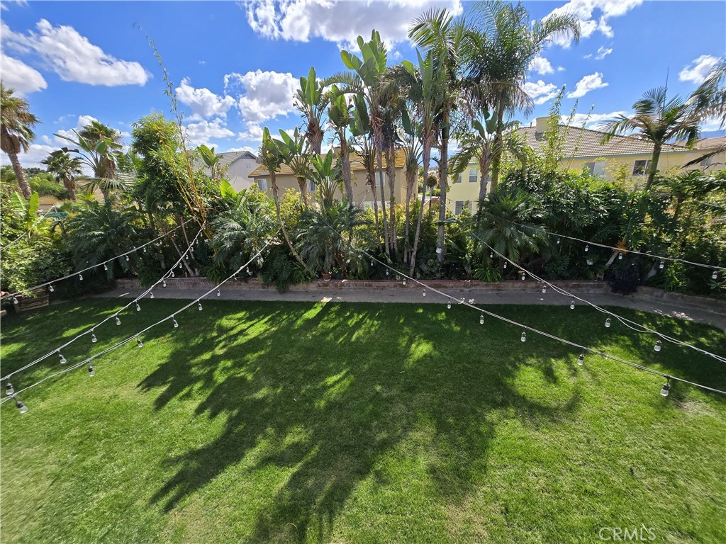 https://media.crmls.org/medias/e5f44dcd-78a1-43b7-a7db-78dd54b38e00.jpg?preset=X-Large