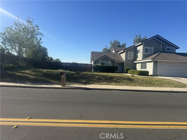 Detail Gallery Image 2 of 10 For 25667 Kalmia, Moreno Valley,  CA 92557 - 4 Beds | 2/1 Baths