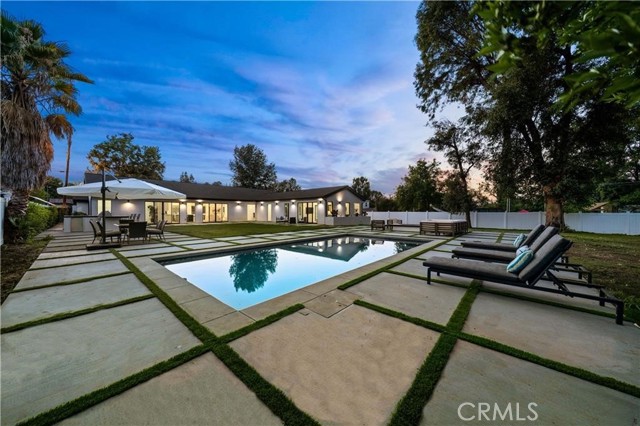 5702 Lubao Avenue, Woodland Hills CA: https://media.crmls.org/medias/e5f4bfb4-694f-458e-ba56-438a7b665fe0.jpg