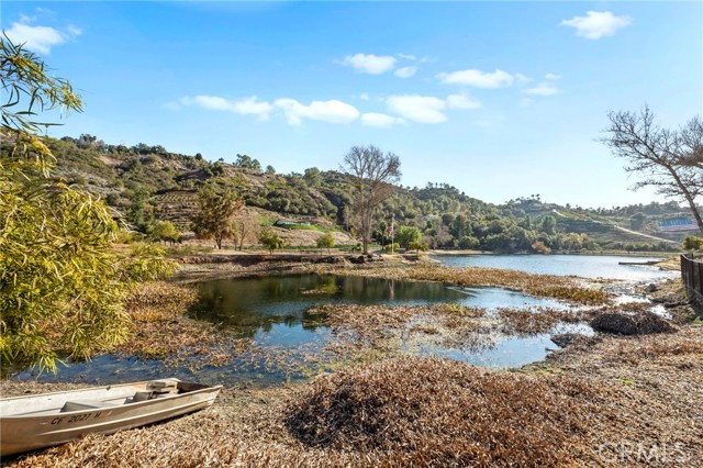 2311 Rose Road, Fallbrook CA: https://media.crmls.org/medias/e5f4d0fa-3dea-4eb7-baaa-f54ba4261e42.jpg