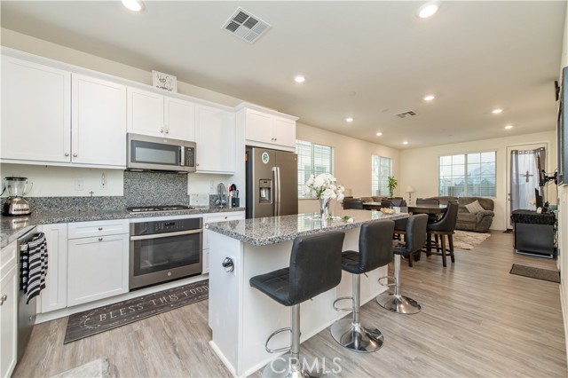 Detail Gallery Image 2 of 46 For 832 Mandarin, Upland,  CA 91786 - 4 Beds | 3 Baths