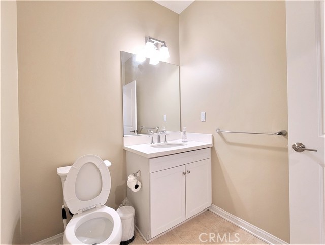 Detail Gallery Image 11 of 29 For 135 Overbrook, Irvine,  CA 92620 - 3 Beds | 2/1 Baths