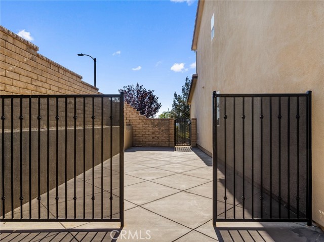 28002 Kenny Lane, Saugus CA: https://media.crmls.org/medias/e5f55eba-d224-4beb-a915-0793d573f76d.jpg