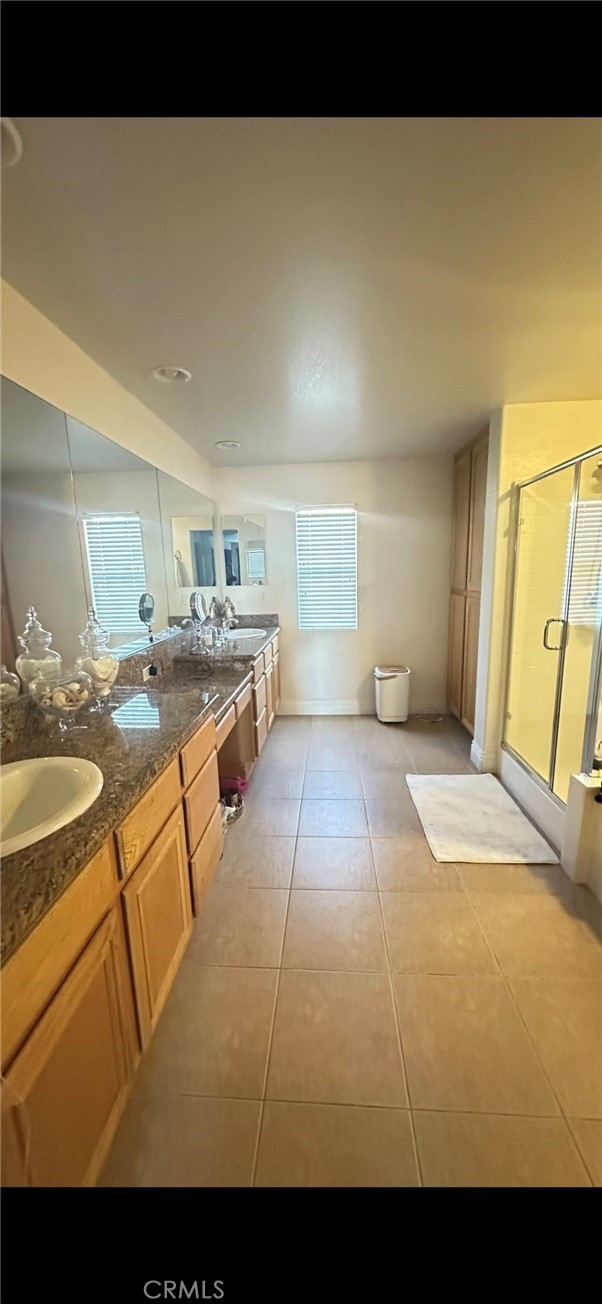 Detail Gallery Image 6 of 11 For 12286 Malahini, Victorville,  CA 92392 - 4 Beds | 4 Baths