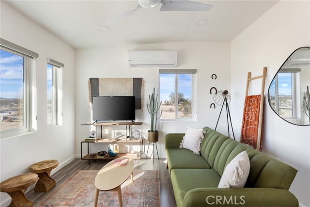 Detail Gallery Image 4 of 47 For 5737 Laferney, Joshua Tree,  CA 92252 - 2 Beds | 2 Baths