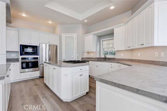 576 27th Street, Manhattan Beach CA: https://media.crmls.org/medias/e5f6a8b3-3c87-4ad2-924c-19fb68e503cb.jpg