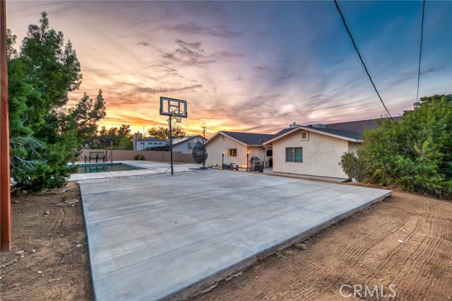 Detail Gallery Image 9 of 59 For 57731 San Tropeze, Yucca Valley,  CA 92284 - 5 Beds | 3 Baths