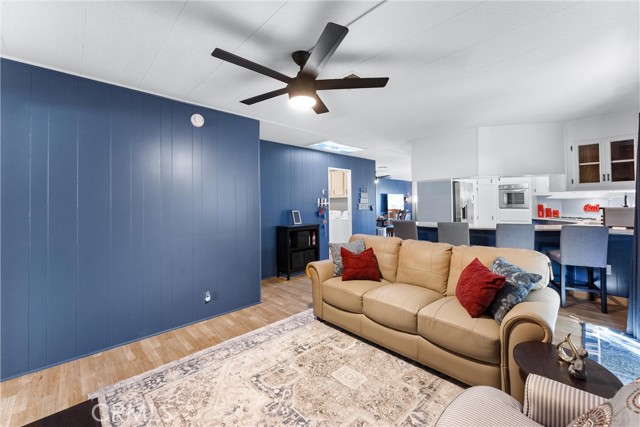 1400 SUNKIST, Anaheim CA: https://media.crmls.org/medias/e5f7867e-1d5f-42f8-bd22-0dfa09d0d92c.jpg