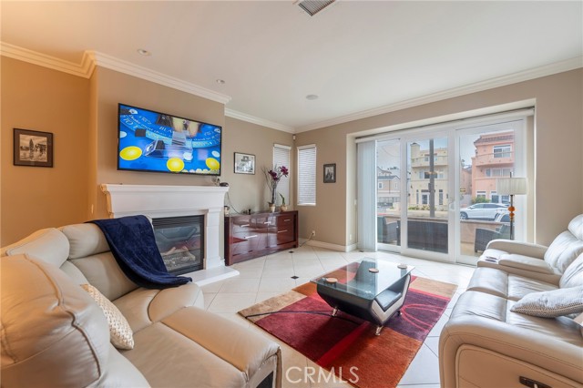 Detail Gallery Image 36 of 49 For 116 11th St, Huntington Beach,  CA 92648 - 3 Beds | 3/1 Baths