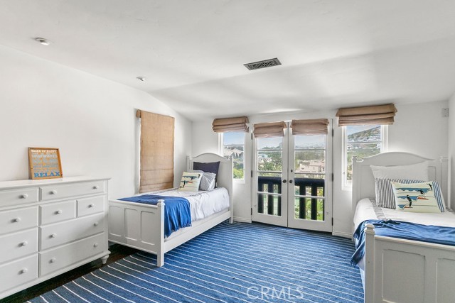 52 EMERALD BAY, Laguna Beach CA: https://media.crmls.org/medias/e5f7dba1-5d95-40ec-af66-da8b81dc861c.jpg