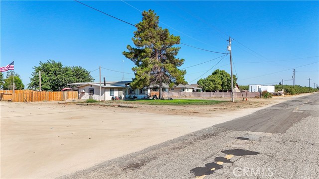 23174 Road 6, Chowchilla CA: https://media.crmls.org/medias/e5f8997d-bf57-4dce-a522-94dfb74e4a8d.jpg
