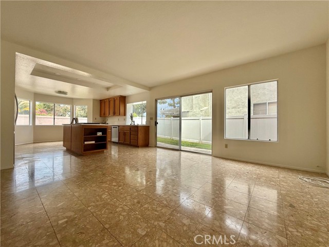 18 Decente, Irvine CA: https://media.crmls.org/medias/e5f8a1f9-0f3a-4f91-8219-58a2cad770a5.jpg