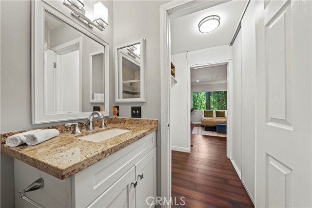 5215 Balboa Boulevard, Encino CA: https://media.crmls.org/medias/e5f8fedc-5fae-46ca-84d0-3874a4337d2a.jpg
